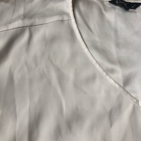 🎆🎇3for$9 Express blouse- short sleeve- v-neck- white- sizeS/M - Picture 3 of 3